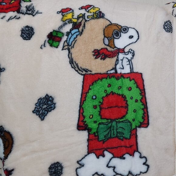 Peanuts Full/Queen Plush Blanket 90x90 By Berkshire Polyester Snoopy Holiday - Picture 4 of 9
